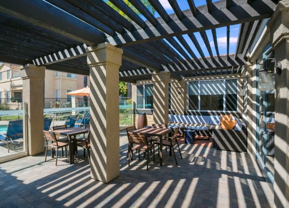 Picnic tables at Arroyo Villa Apartments, Thousand Oaks, 91320