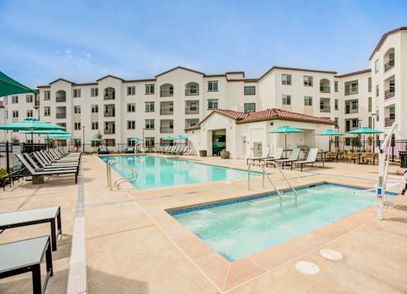 Large Pool and spa at Pradera Apartments, San Ramon, California