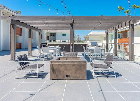 Grill Stations at Bixby Hill Apartments, Long Beach, California