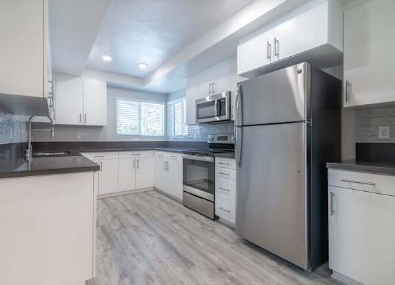 Kitchen Stainless Steel Appliances at Bixby Hill Apartments, Long Beach, CA, 90815