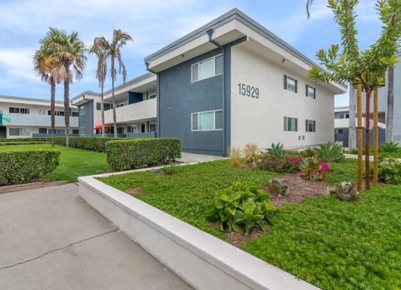 Courtyard Garden at Park Apartments, Norwalk, CA, 90650