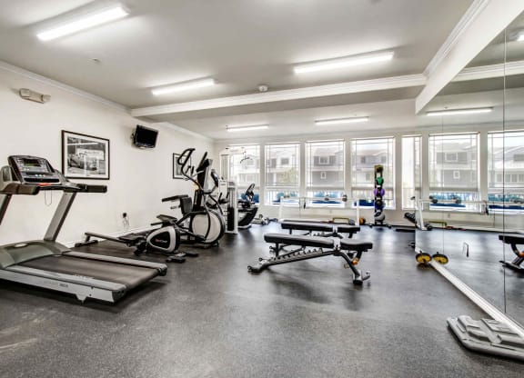additional photo for property listing at chic digs with room to stretch out in the village 22 car at Toluca Court, Toluca Lake, California
