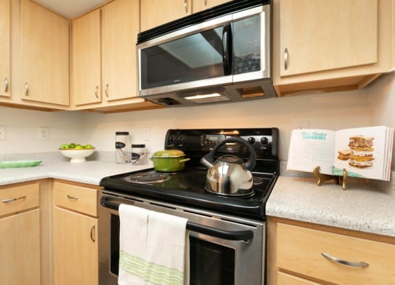 Modern Kitchen at Bermuda Terrace, Las Vegas
