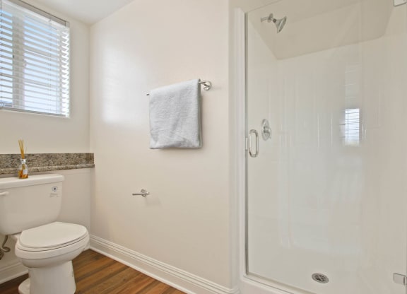 Bathroom With Bathtub at Madison Toluca, North Hollywood