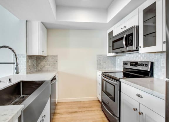 Chef-Inspired Kitchens Feature Stainless Steel Appliances at The Kenmore Los Feliz, Los Angeles, CA, 90027-4063
