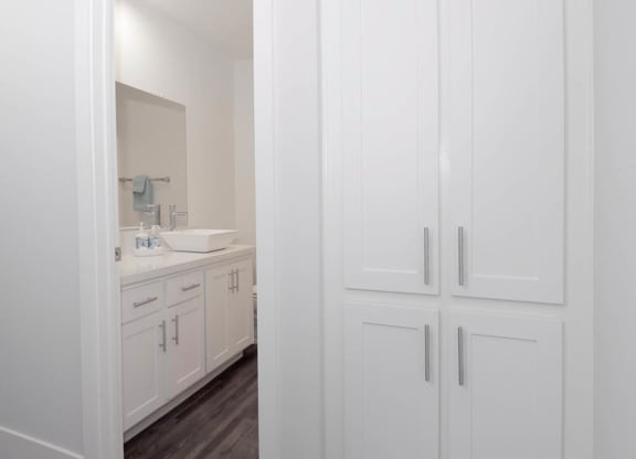 Closetat Waverly, Los Angeles, CA, 90039