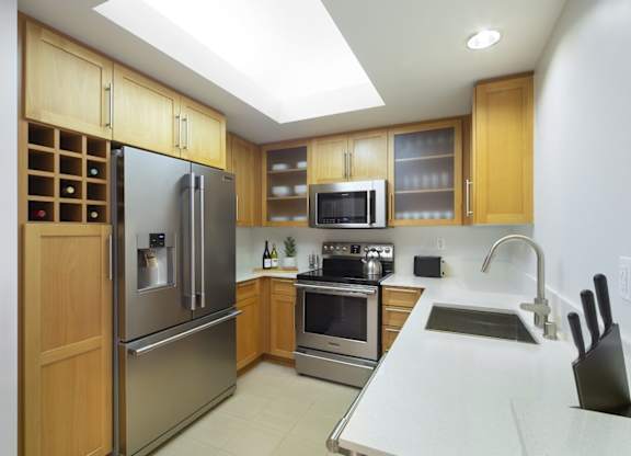 Shared Kitchen at Wilshire Margot, California, 90024