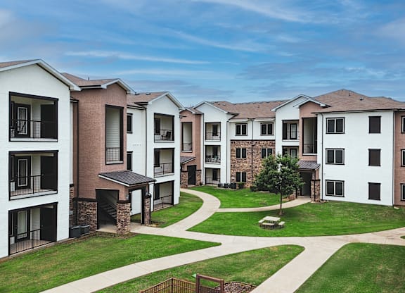 Creed Canyon Apartments in Sherman TX Green space