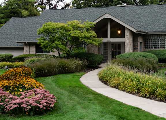 Front Entrance View at Heather Ridge Apartments, Westland, Michigan