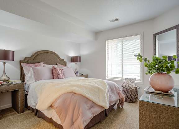 Bedroom at Heather Ridge Apartments, Westland, MI, 48185
