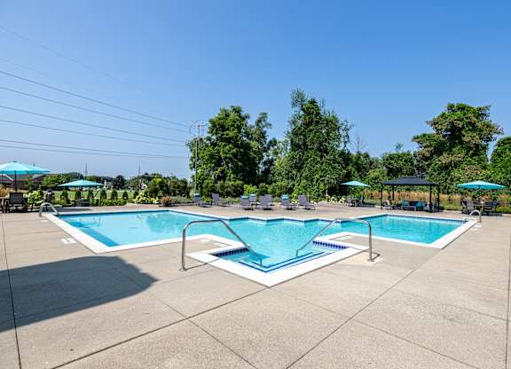 Pool at Hidden Lakes Apartments, Clarkston, MI, 48346