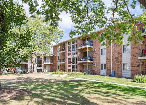 Exterior of building at fifty9 Grove Apartments, Illinois