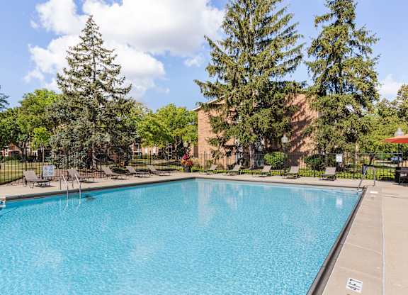 Large swimming pool at fifty9 Grove Apartments, Illinois