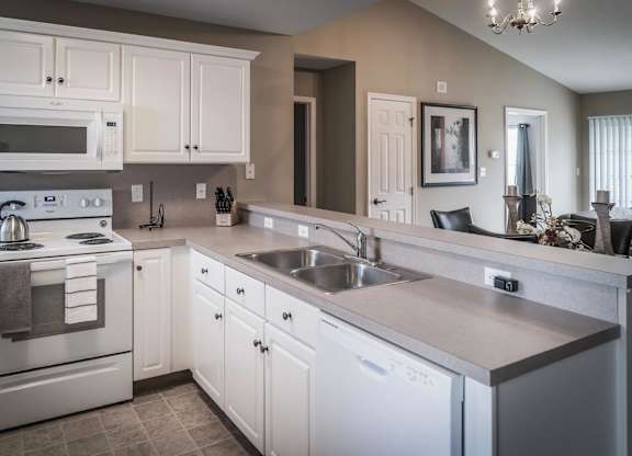 A kitchen with white cabinets and stainless steel appliances at Highlands at Warwick Apartments, Lilitz