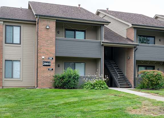 Apartment building exterior at Pine Ridge Apartments, Rochester Hills, 48307