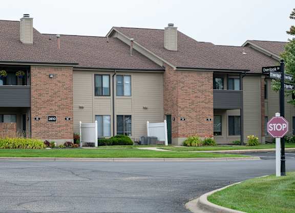 Street View at Pine Ridge Apartments, Rochester Hills, MI