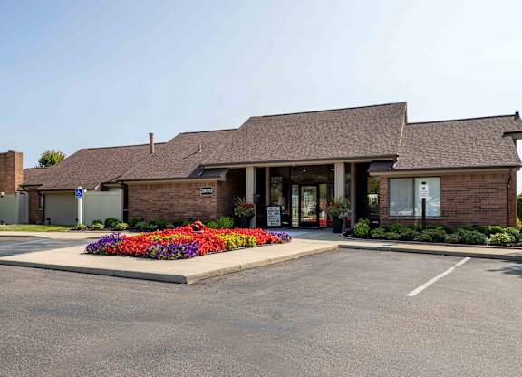 Small Garden at Pine Ridge Apartments, Rochester Hills, MI