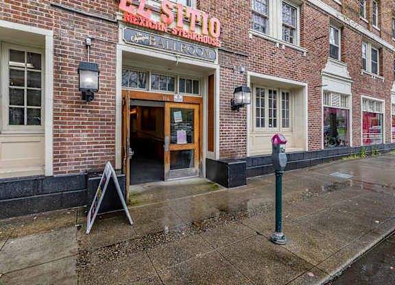 A brick building with a sign that says Estilo Mexican Style.