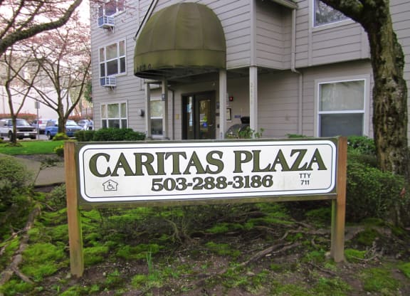 a sign in front of a house that reads cardiac plaza