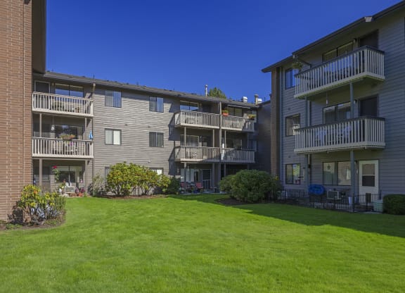 CreeksideVillage_Photo_Exterior