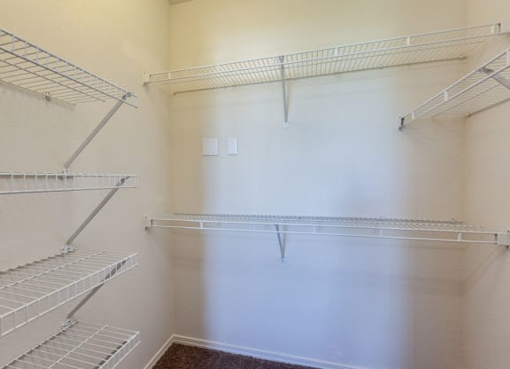 DiscoveryPoint_Photo_Closet