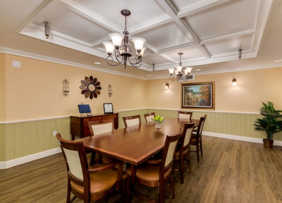 DiscoveryPoint_Photo_DiningRoom
