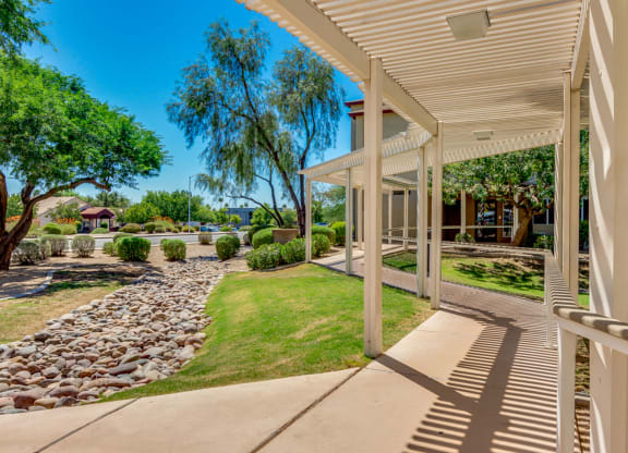 DiscoveryPoint_Photo_Walkway