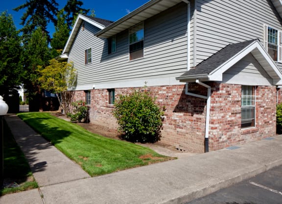 FirGrove_Photo_Sidewalk