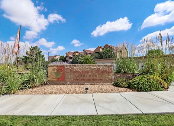 A sign in front of a house that says "Covey Creek".