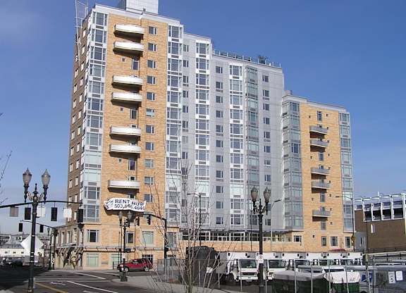 A large building with a sign that says Ben How.