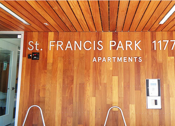 the entrance park apartments in the lobby of the building