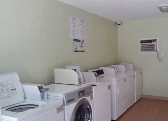 Vah-ki Court Laundry room