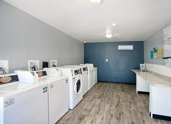 A laundry room with washers and dryers.