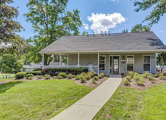 Walking Path at Brandemere Apartment Homes, Winston Salem