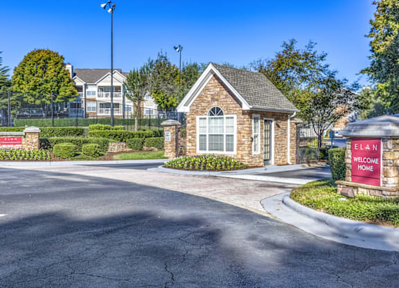 the preserve at ballantyne commons apartment exterior