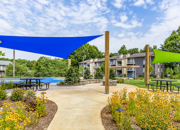 Picnic Area at The Parke at Trinity Apartment Homes, Raleigh, NC, 27607