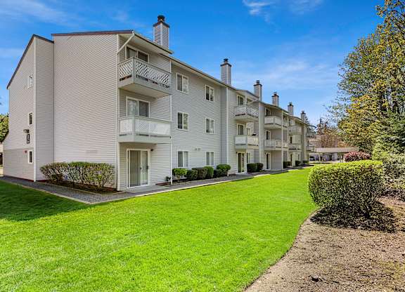 Exterior View of Apartments with Green Grassy Area at Campo Basso Apartment Homes, Lynnwood