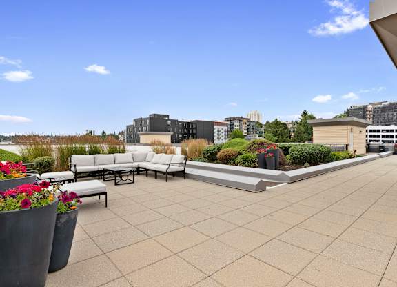 Rooftop Lounge for Residents with couches and tables at Villaggio Apartment Homes, WA 98402