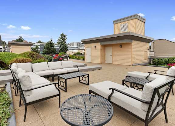 Rooftop Resident Lounge with cozy seating at Villaggio Apartment Homes, Washington