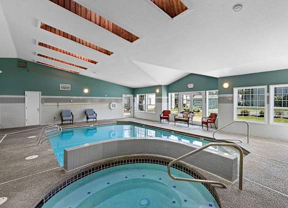Indoor Swimming Pool and Spa at Serra Vista Apartment Homes, Lynnwood