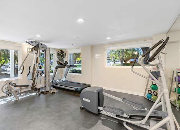 Spacious Fitness Facility with Large Oversized Windows at Sir Gallahad Apartment Homes, Washington