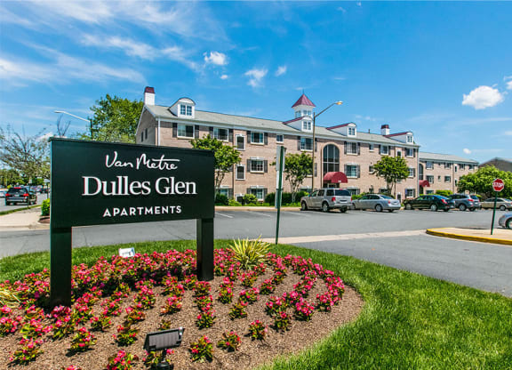 Entrance Signage at Dulles Glen, Herndon, 20170