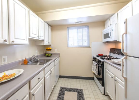 Fully Equipped Kitchen at Dulles Glen, Virginia
