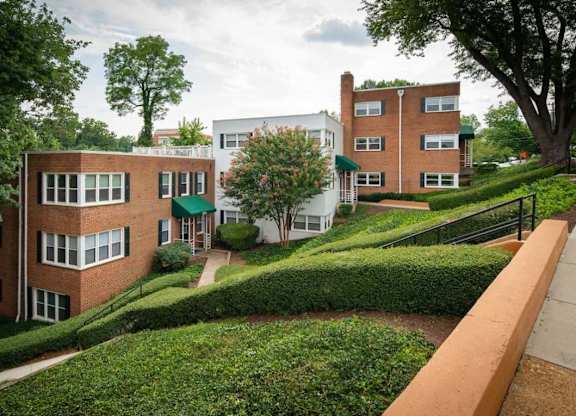 Nearby Nature Trails at Park Georgetown Apartments, Arlington, VA
