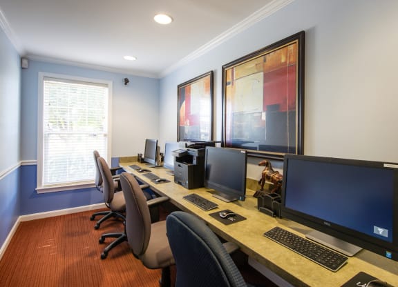Business Center amenity at Saratoga Square Apartments in Springfield, VA