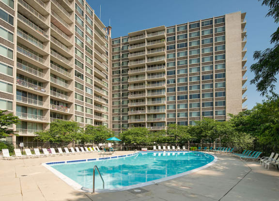 Beautiful Swimming Pool at The Aspen, Alexandria