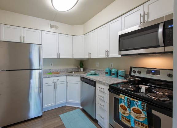Modern Kitchen at Tuscarora Creek  in Leesburg, 20175