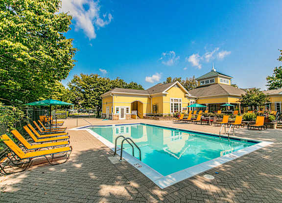 Blue pool at Broadlands Apartments, Ashburn