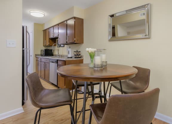 Dining Room at West Pointe Apartments, Burlington