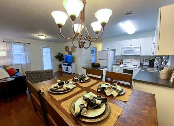 Dining Area at Helena Springs, Augusta